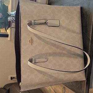 LIKE NEW! Coach Leather Tote, chal
